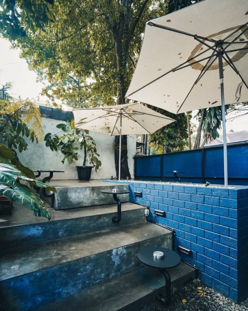 Area outdoor seating Dikby Coffee
